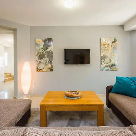 بيت للعطل Krase By Interhome *