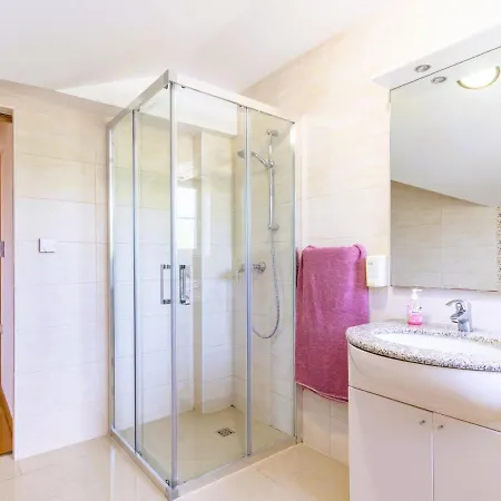 Krase By Interhome بيت للعطل